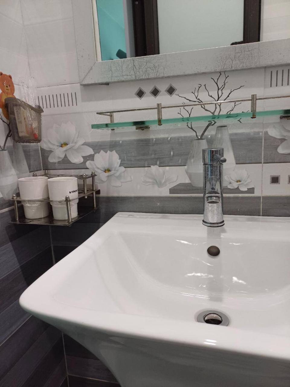 Hotel Hoa Ban Ha Noi Ханой Екстер'єр фото