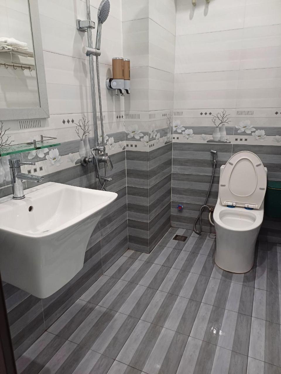Hotel Hoa Ban Ha Noi Ханой Екстер'єр фото